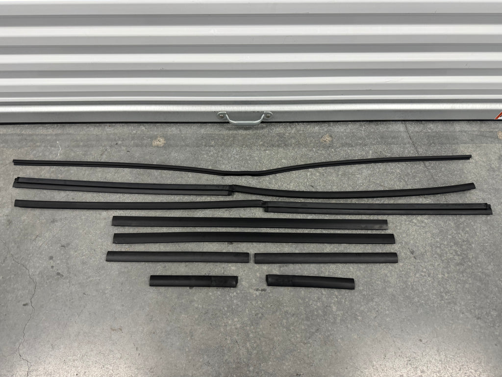 GX470/Prado 120 Windshield and Drip Rail Moulding