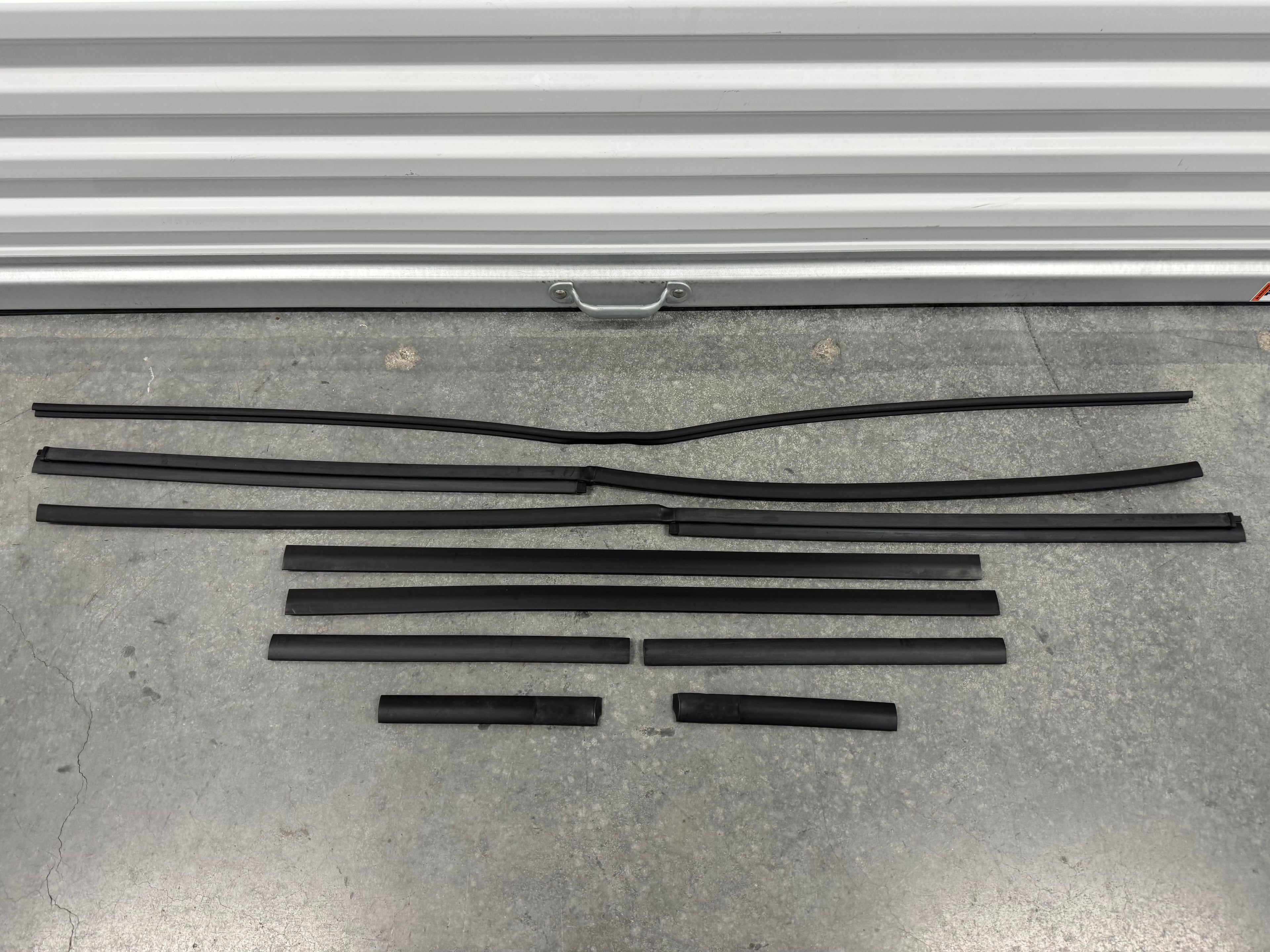 GX470/Prado 120 Windshield and Drip Rail Moulding